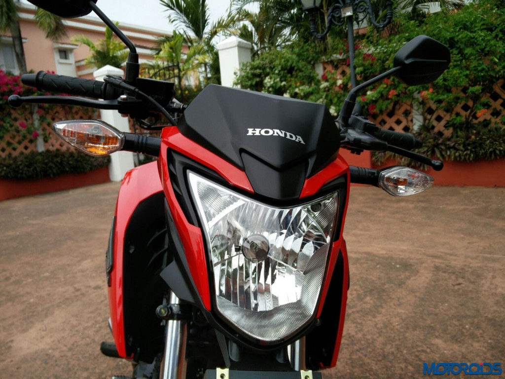 'Aggro' headlight of the Honda CB Hornet 160R