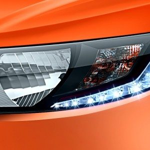 Mahindra KUV Headlamp