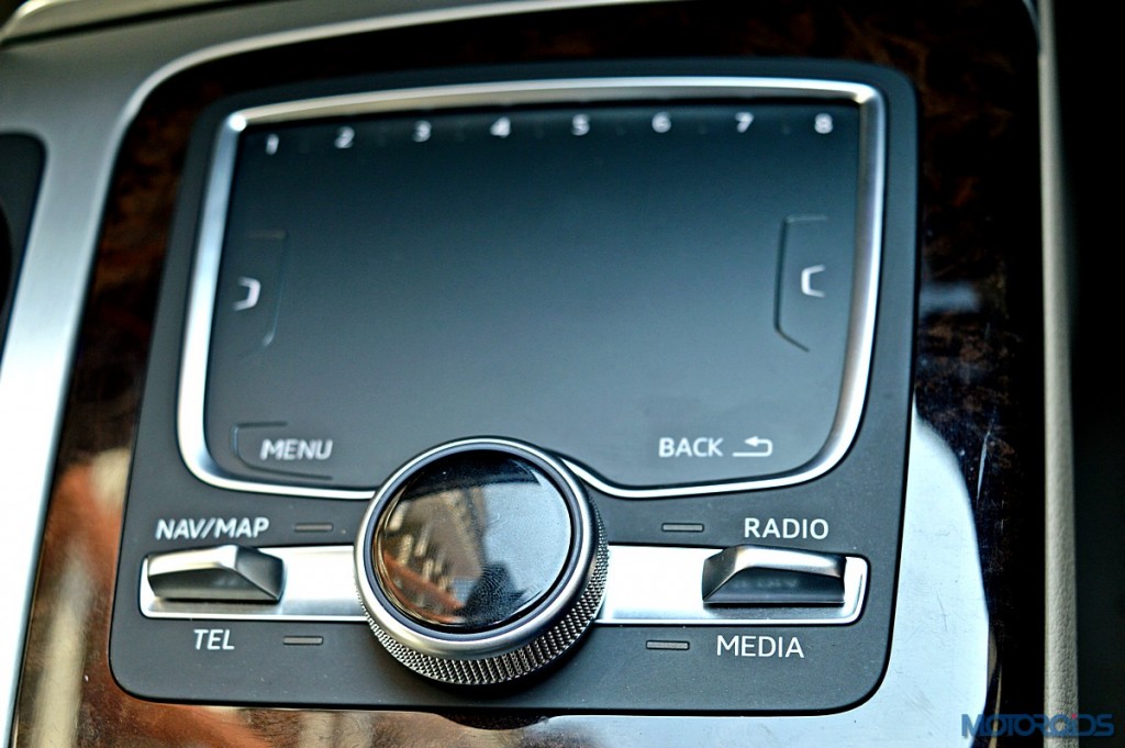 New Audi Q7 touch-pad (1)