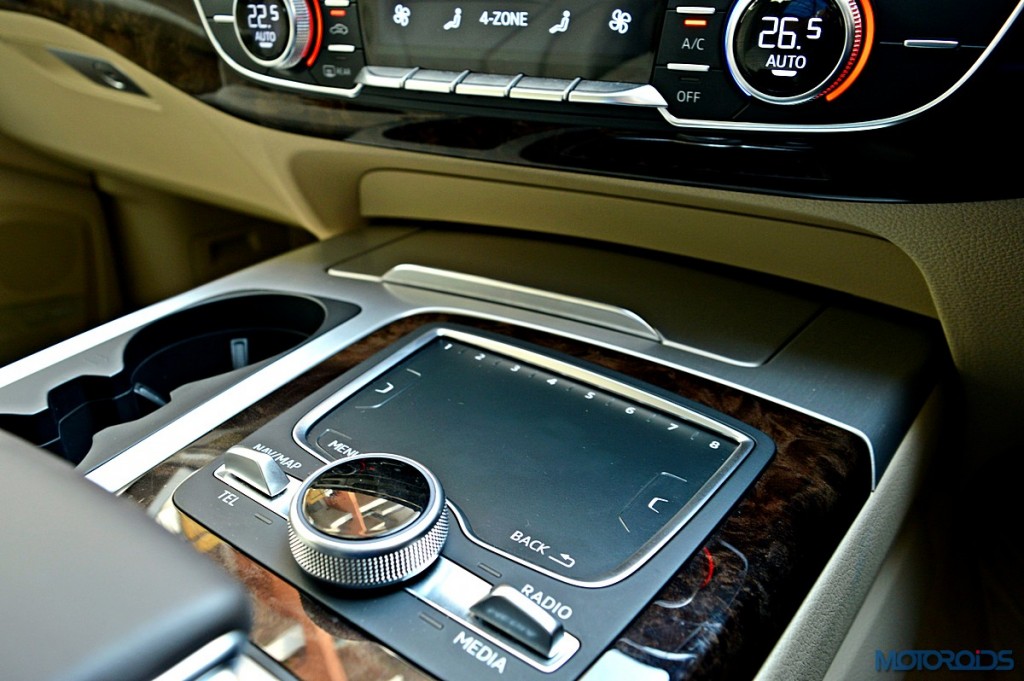 New Audi Q7 touch-pad (2)