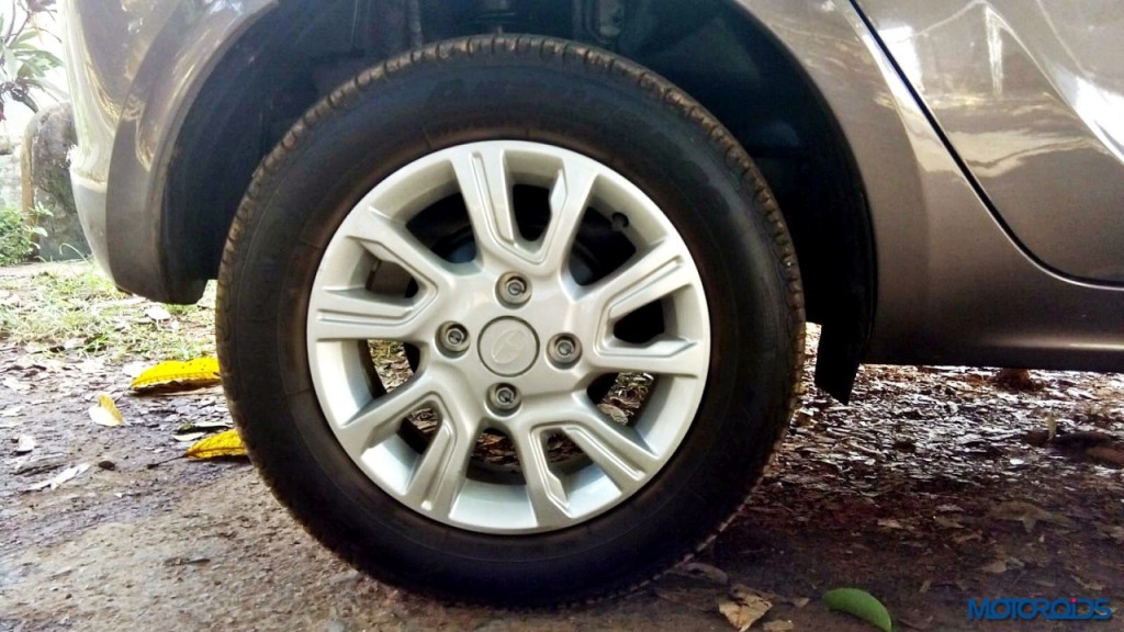 Tata Zica whell alloys tyres