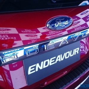 Ford Endeavour posterior