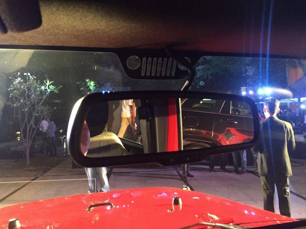 Jeep Grand Wrangler Unlimited rear-view mirror