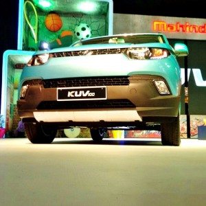 Mahindra KUV  front blue