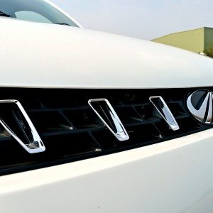 Mahindra KUV Grille