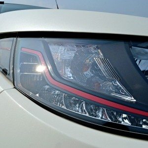 Mahindra KUV Headlamp