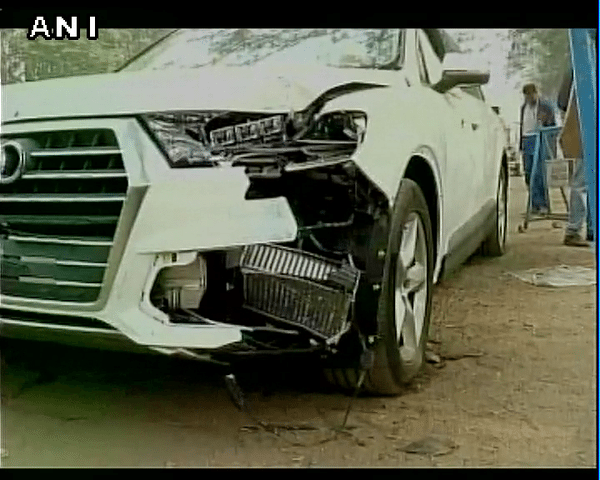 Q accident kolkata