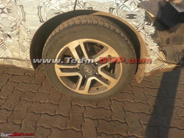 Tata Hexa spy image alloy wheels