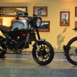 Auto Expo Mahindra Mojo Scrambler Concept