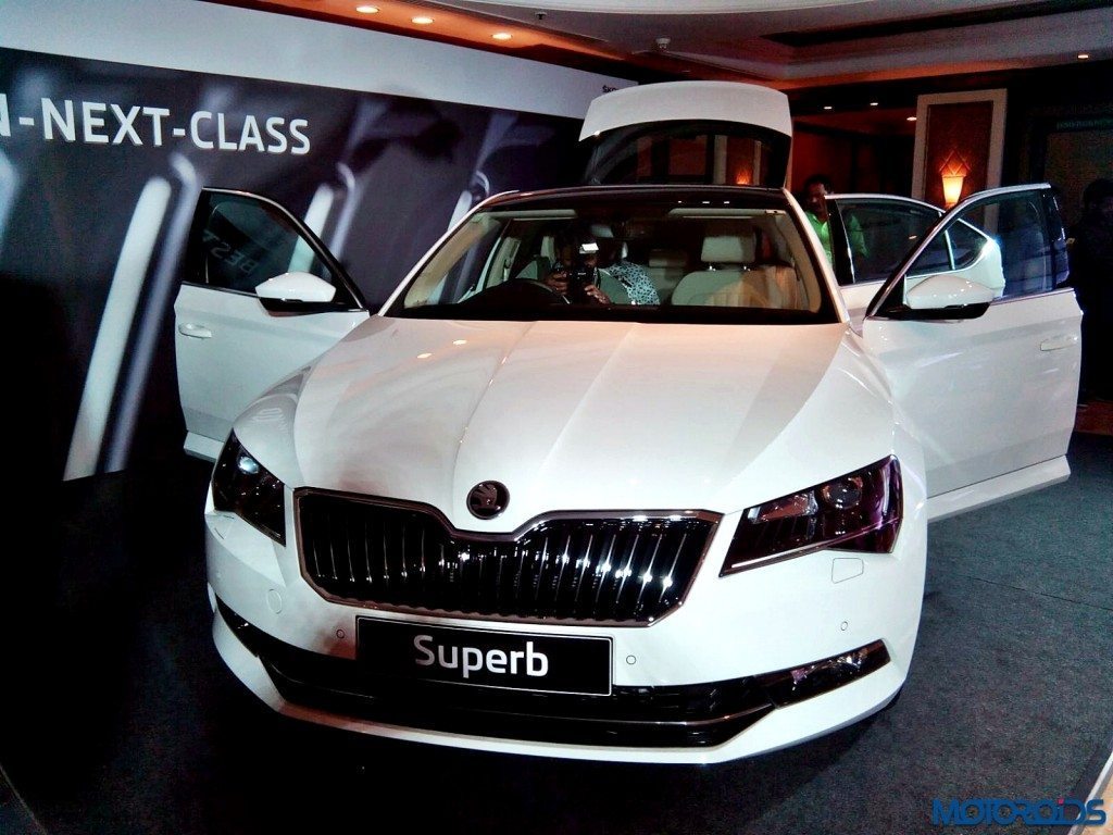 2016 Skoda Superb (24)