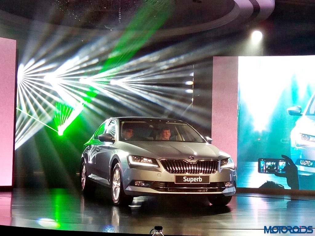 2016 Skoda Superb (25)