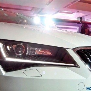 Skoda Superb DRLs