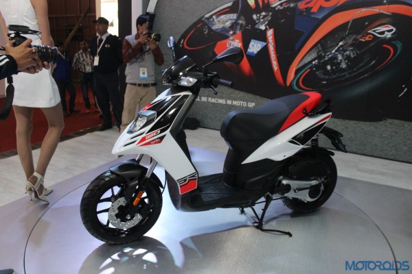 Auto Expo 2016 Aprilia SR 150 (1)