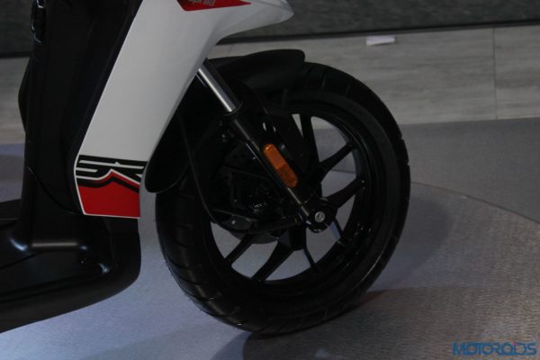 Auto Expo 2016 Aprilia SR 150 (6)