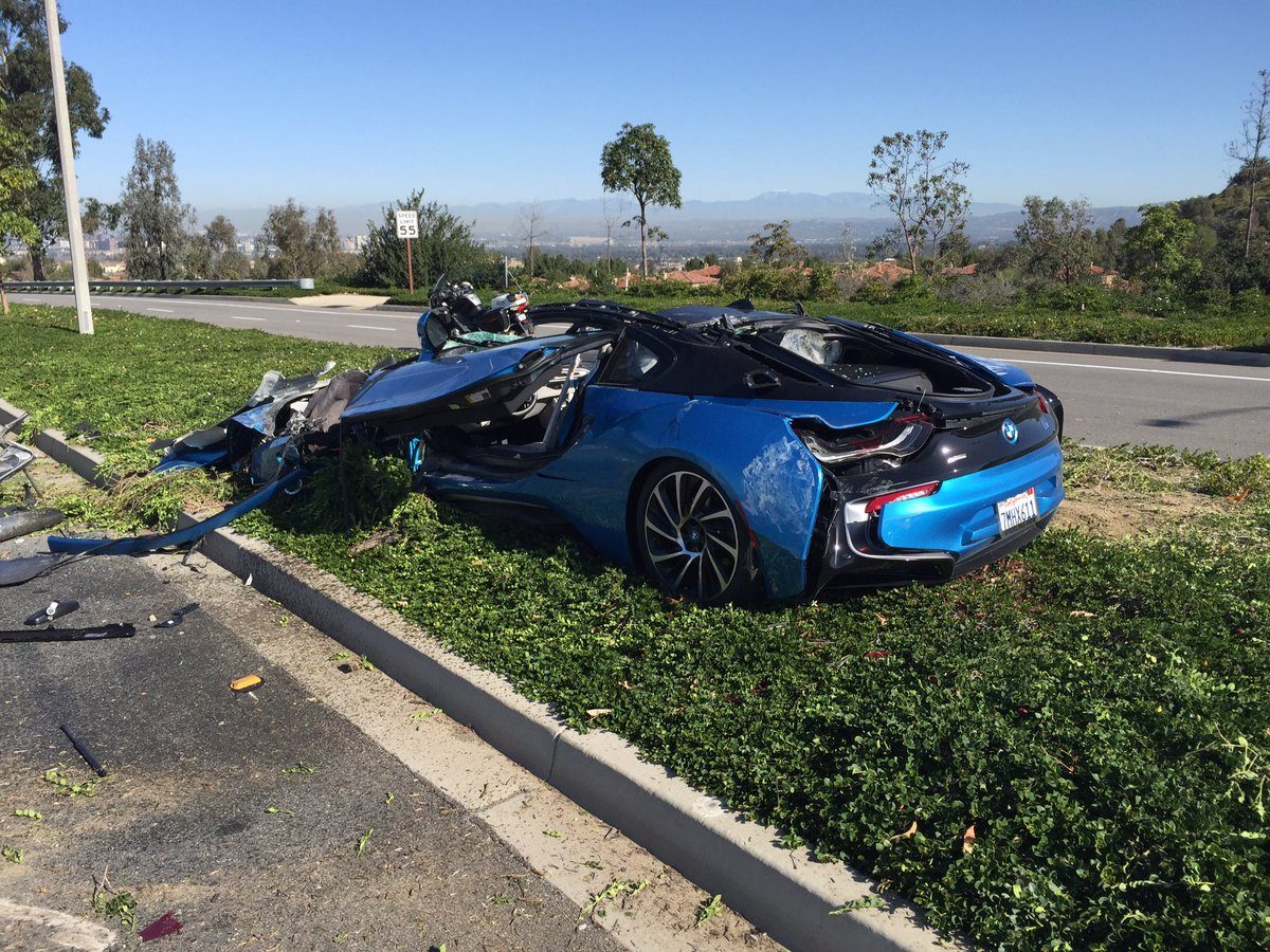 BMW i crash california