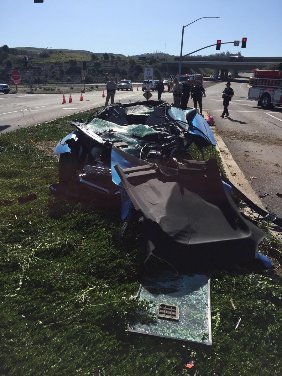 BMW i8 crash california 2