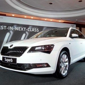 New Skoda Superb white front