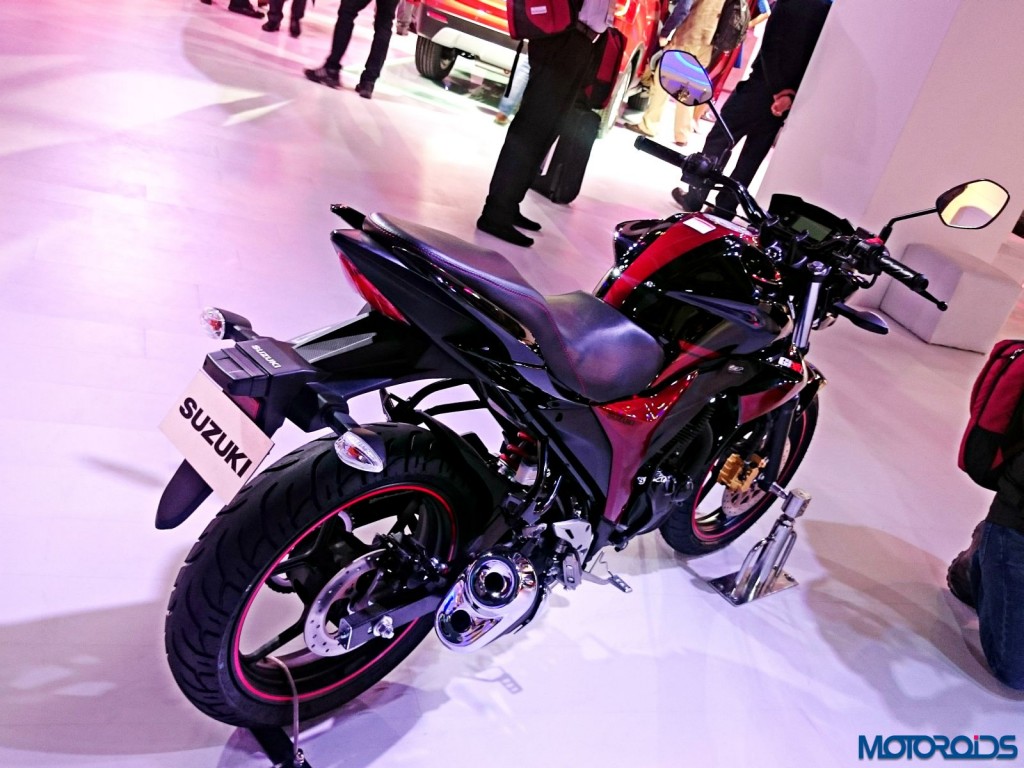 Suzuki Gixxer 155 and Gixxer SF - Auto Expo 2016 (1)