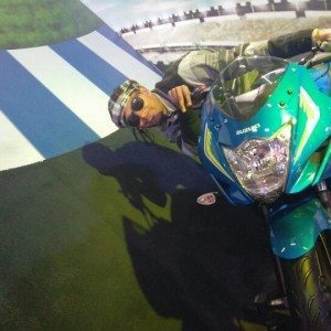 Suzuki motorcycle knee drag Auto Expo