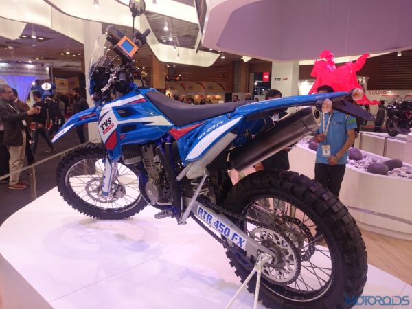 TVS RTR 450 FX at the Auto Expo 2016 (4)