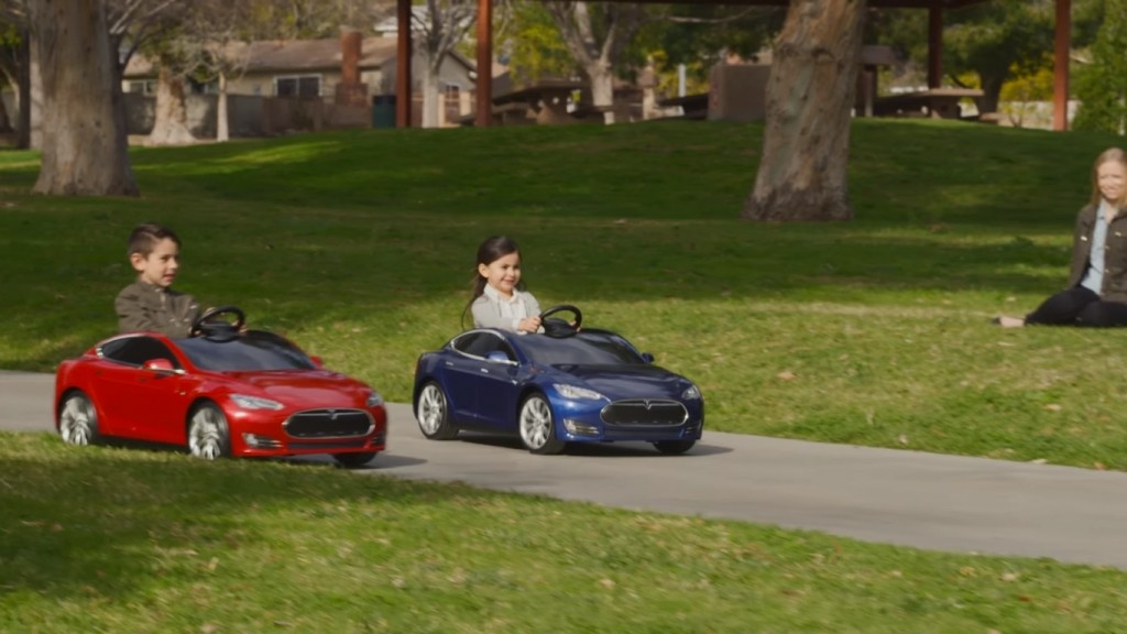 Tesla Model S for Kids by Radio Flyer (7)