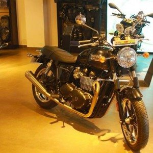 Triumph Bonneville standard