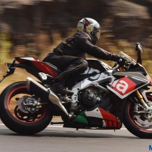 Aprilia RSV RF cornering