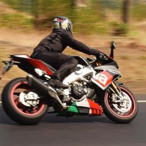 Aprilia RSV RF cornering