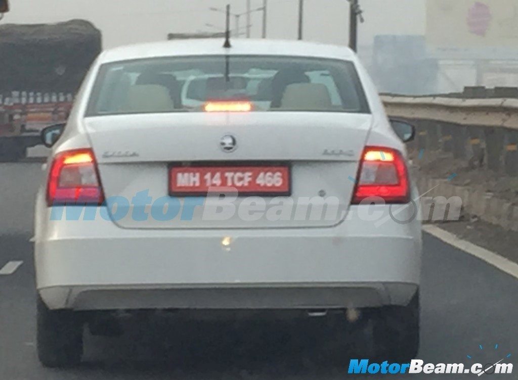 2016-Skoda-Rapid-facelift-rear-spied