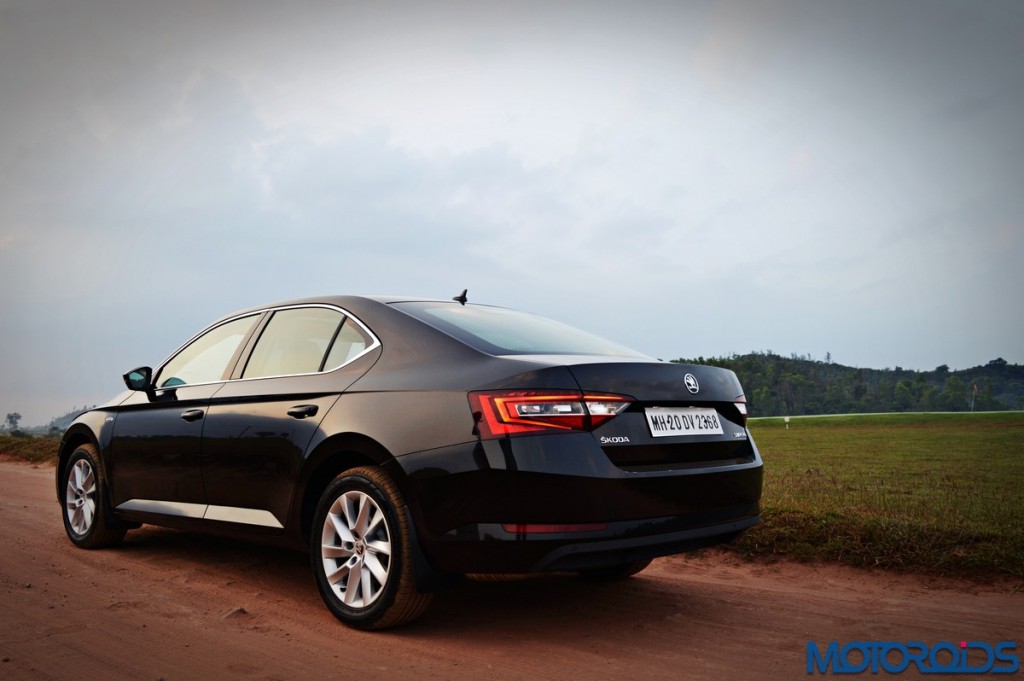 2016 Skoda Superb (53)