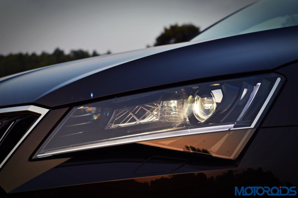 2016 Skoda Superb Headlamps (1)