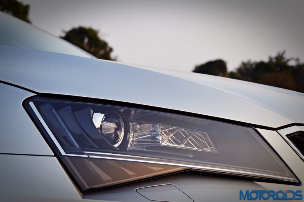 2016 Skoda Superb Headlamps (2)