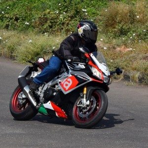 Aprilia RSV RF riding