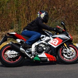 Aprilia RSV RF riding