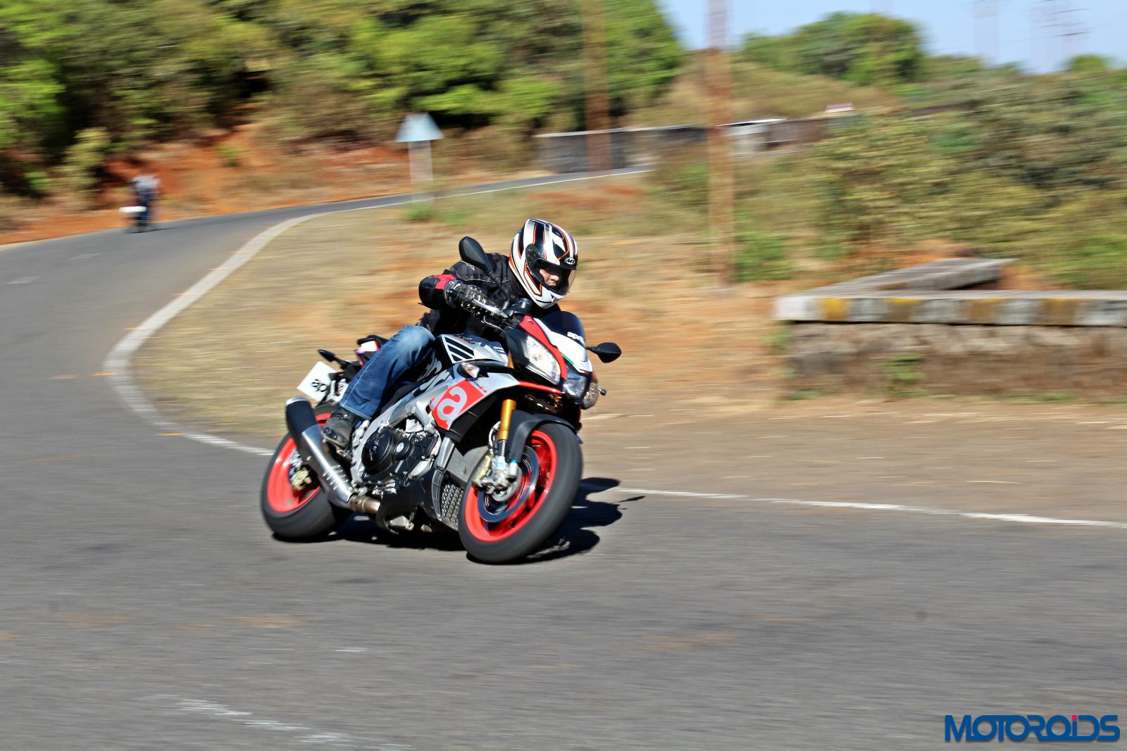 Aprilia Tuono V4 1100 Factory Review - Action Shots (38)