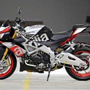 Aprilia Tuono V  Factory Review Details and Stills