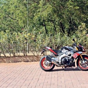 Aprilia Tuono V  Factory Review Details and Stills