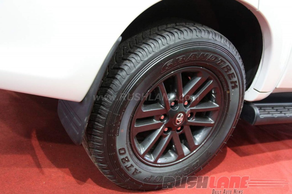 Toyota Fortuner Armoured at 2016 DefExpo