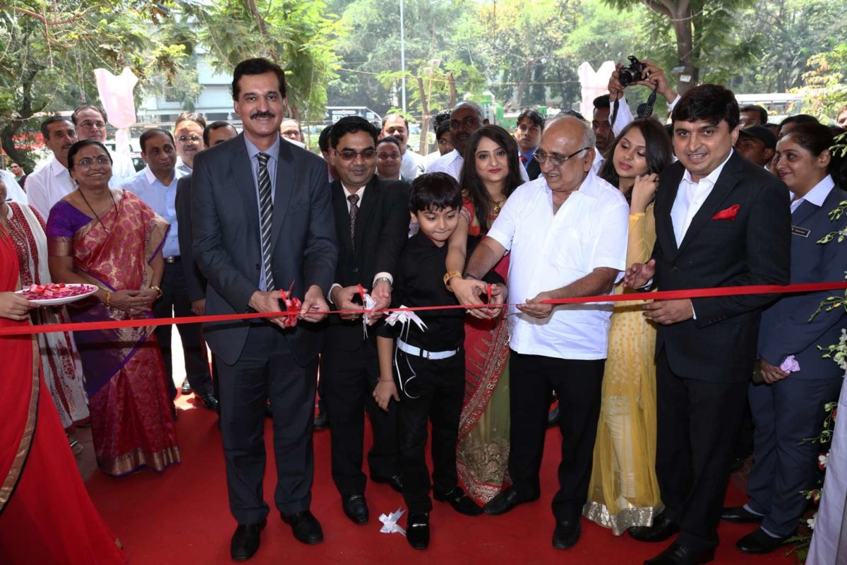 Arun Malhotra MD Nissan Motor India Pvt Ltd inaugurating Shakti Nissan in Chembur