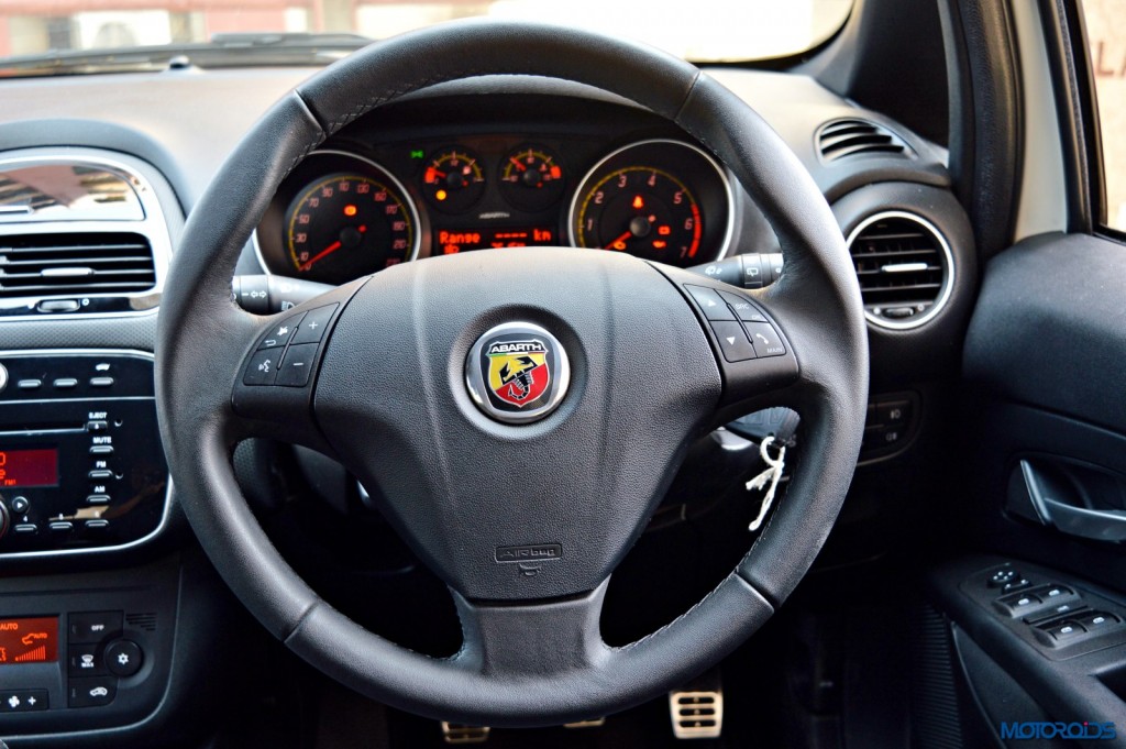 Fiat Punto Abarth steering wheel(57)