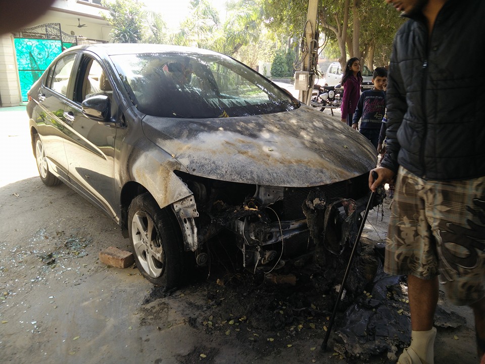 Honda city catches fire (3)