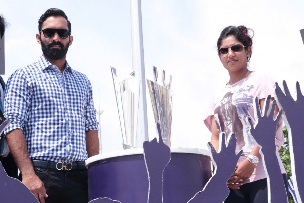 (L - R) Dinesh Kartik and Mithali Raj flags off Nissan Trophy Tour in Chennai