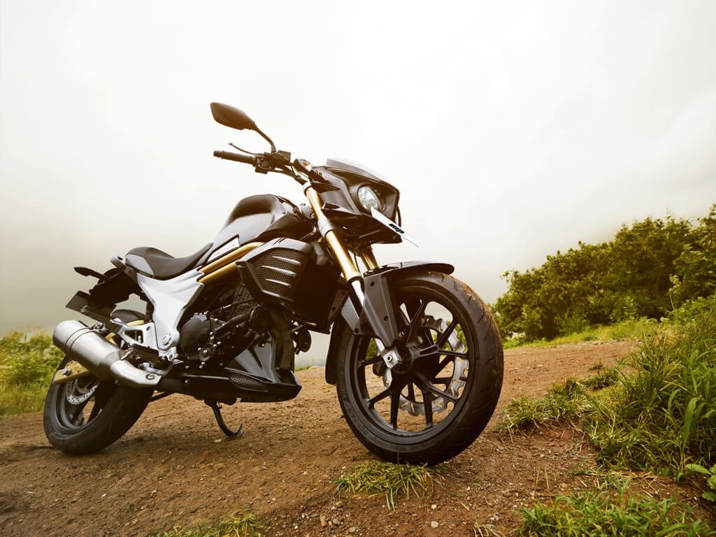 Mahindra Mojo (3)