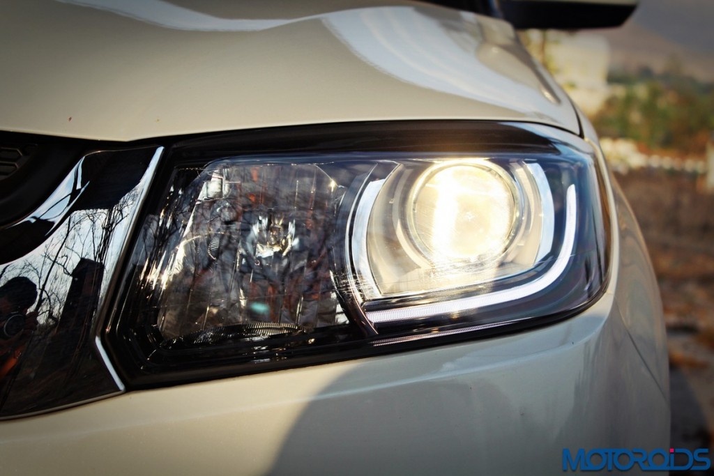 Maruti Suzuki Vitara Brezza head lamp (2)