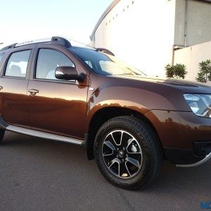 New  Renault Duster front right three quarters