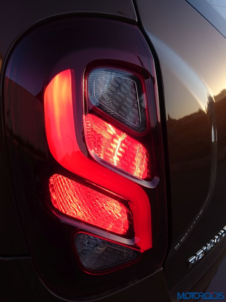 New 2016 Renault Duster waterfall tail light pattern (15)