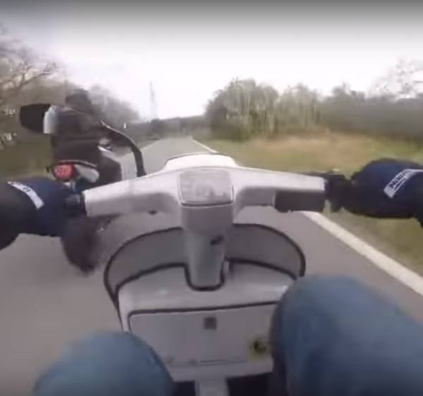 Vespa  vs motorcycle