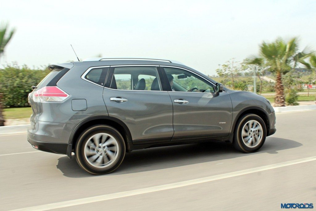 new 2016 Nissan X-Trail Hybrid India grey action (5)