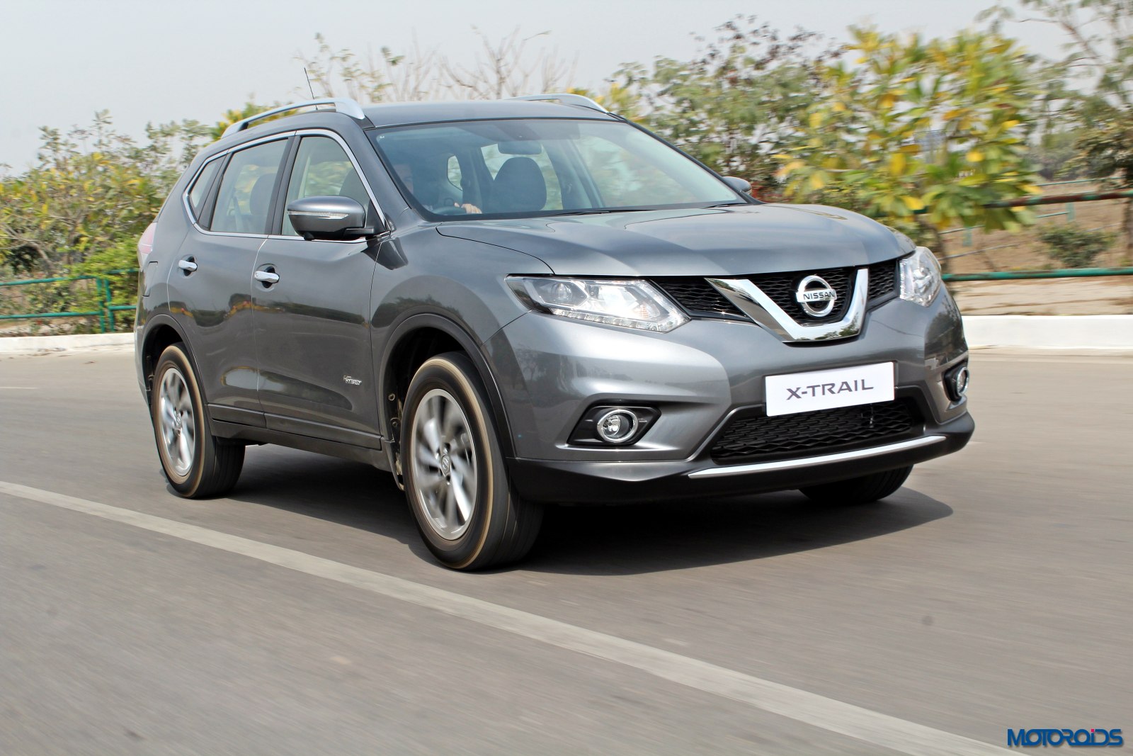 new 2016 Nissan X-Trail Hybrid India grey front (2)