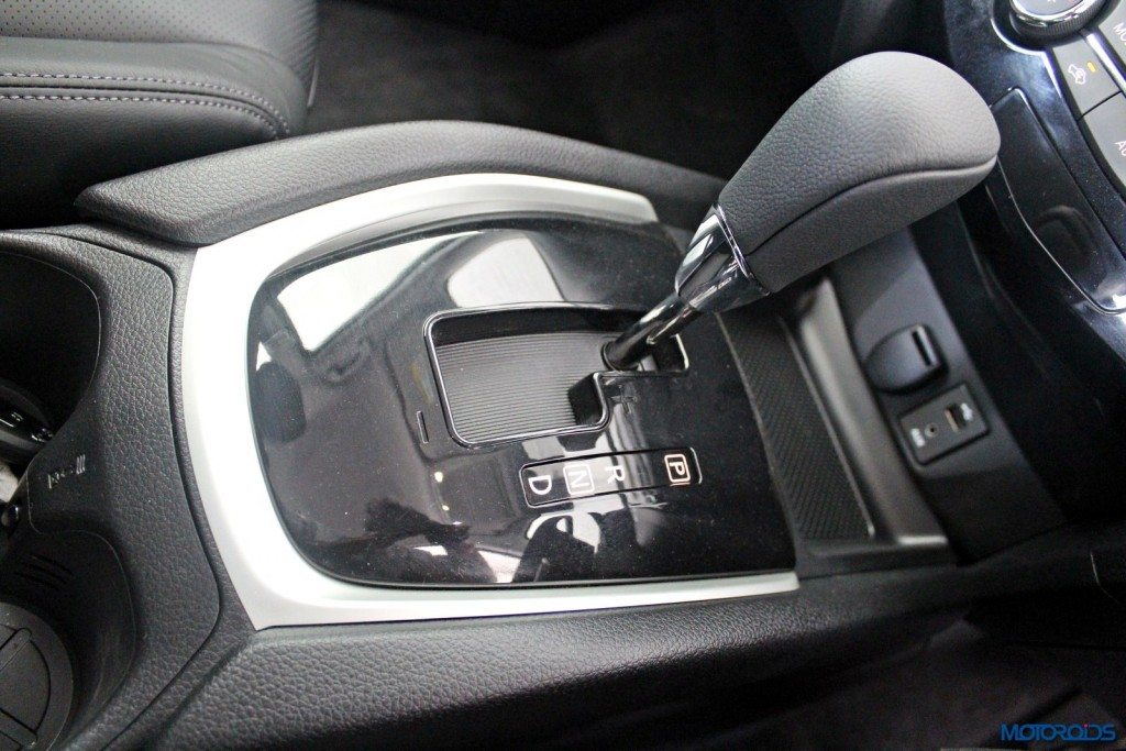 new 2016 Nissan X-Trail Hybrid India interior details (6)